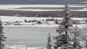 Blick auf Jukkasjärvi und den Torneälf Blick auf Jukkasjärvi und den Torneälf